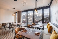 Restaurant & Bar